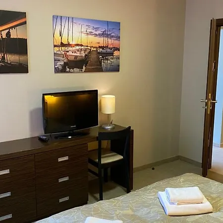 Port Apartment *